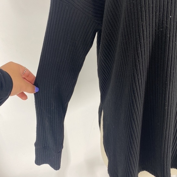 American Eagle Ribbed V-Neck Sweatshirt - Picture 4 of 11